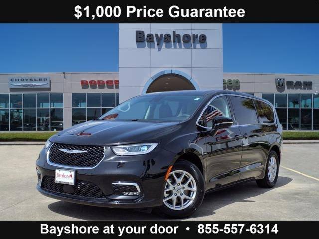 2024 Chrysler Pacifica Touring L — Minivan — 27,819 mi — Baytown, TX