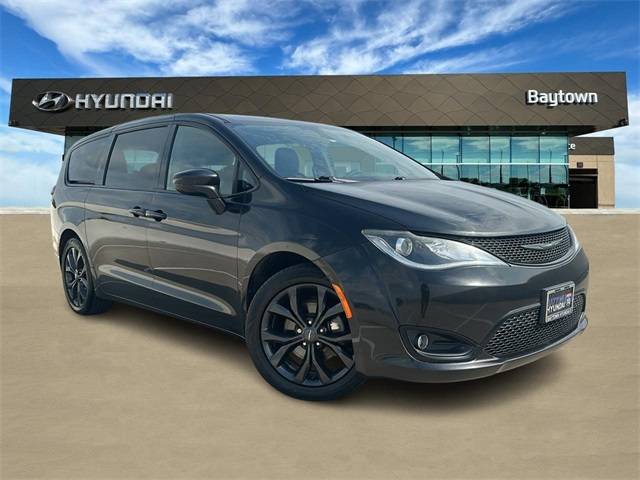2019 Chrysler Pacifica Touring Plus — Minivan — 137,611 mi — BAYTOWN, TX