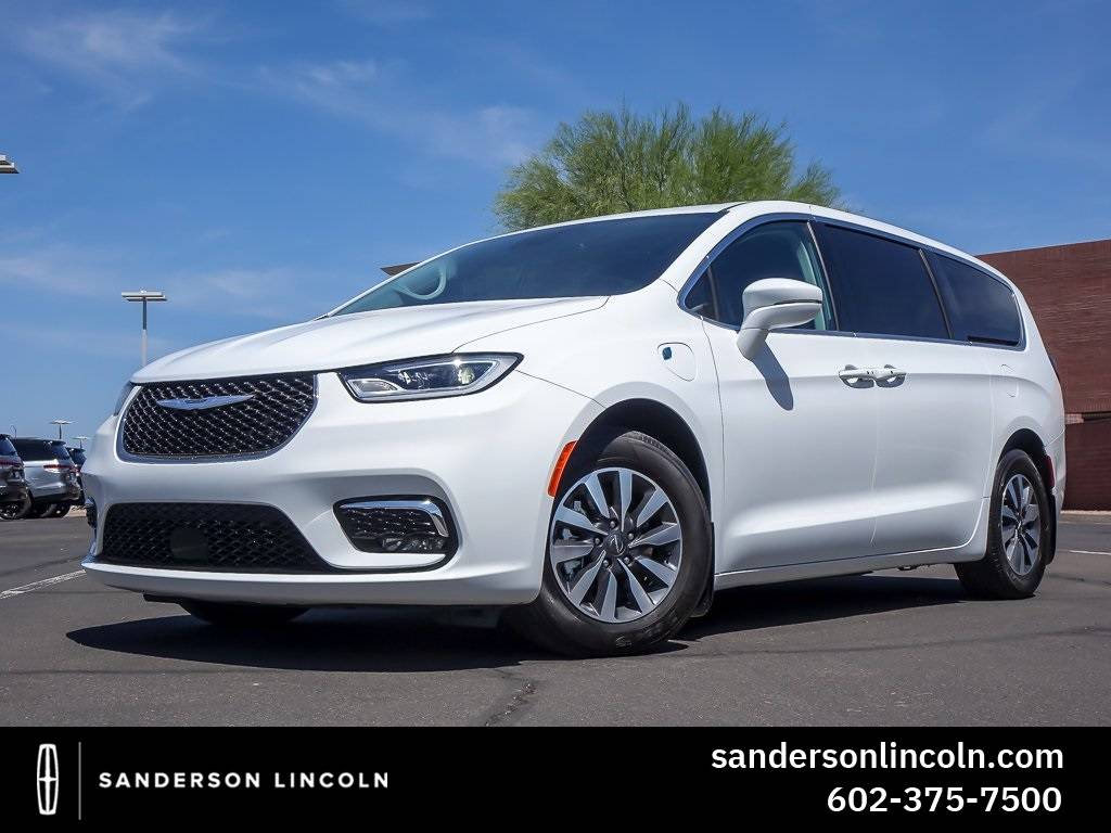 2022 Chrysler Pacifica Hybrid Touring L — Minivan — 24,392 mi — Phoenix, AZ