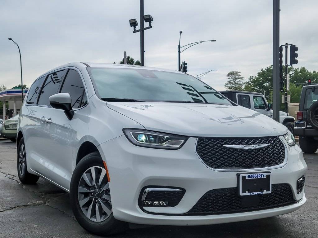 2023 Chrysler Pacifica Hybrid Touring L — Minivan — 61,329 mi — Oak Lawn, IL