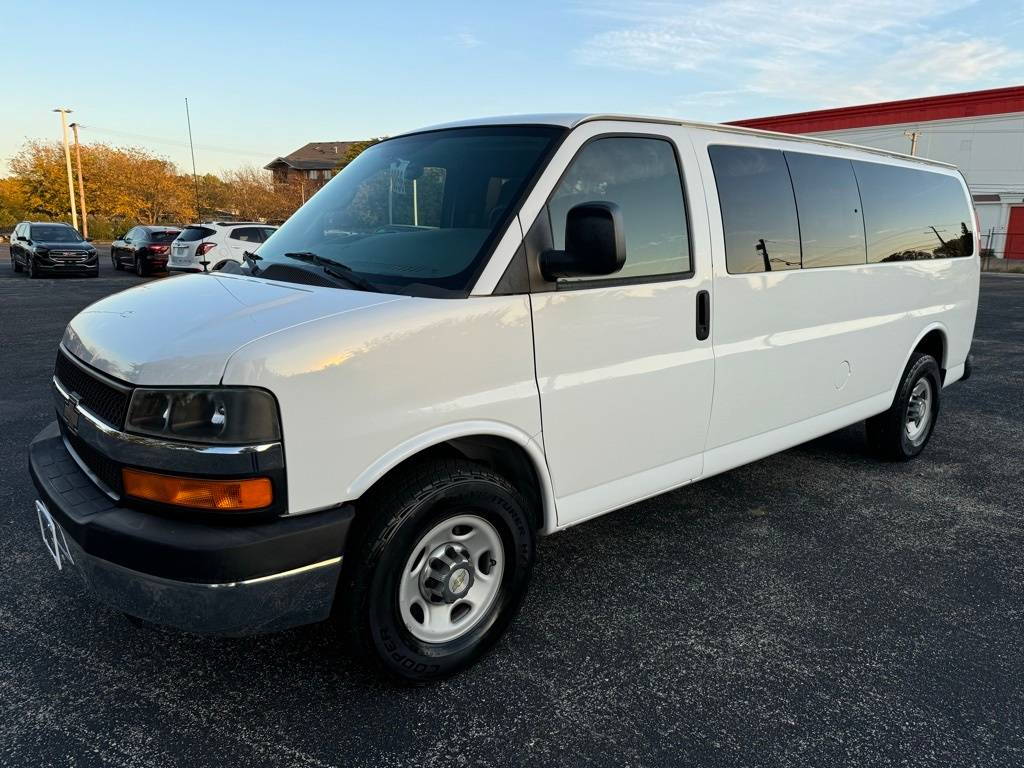2014 Chevrolet Express Passenger LT — Passenger Van — 43,467 mi — Oak Lawn, IL