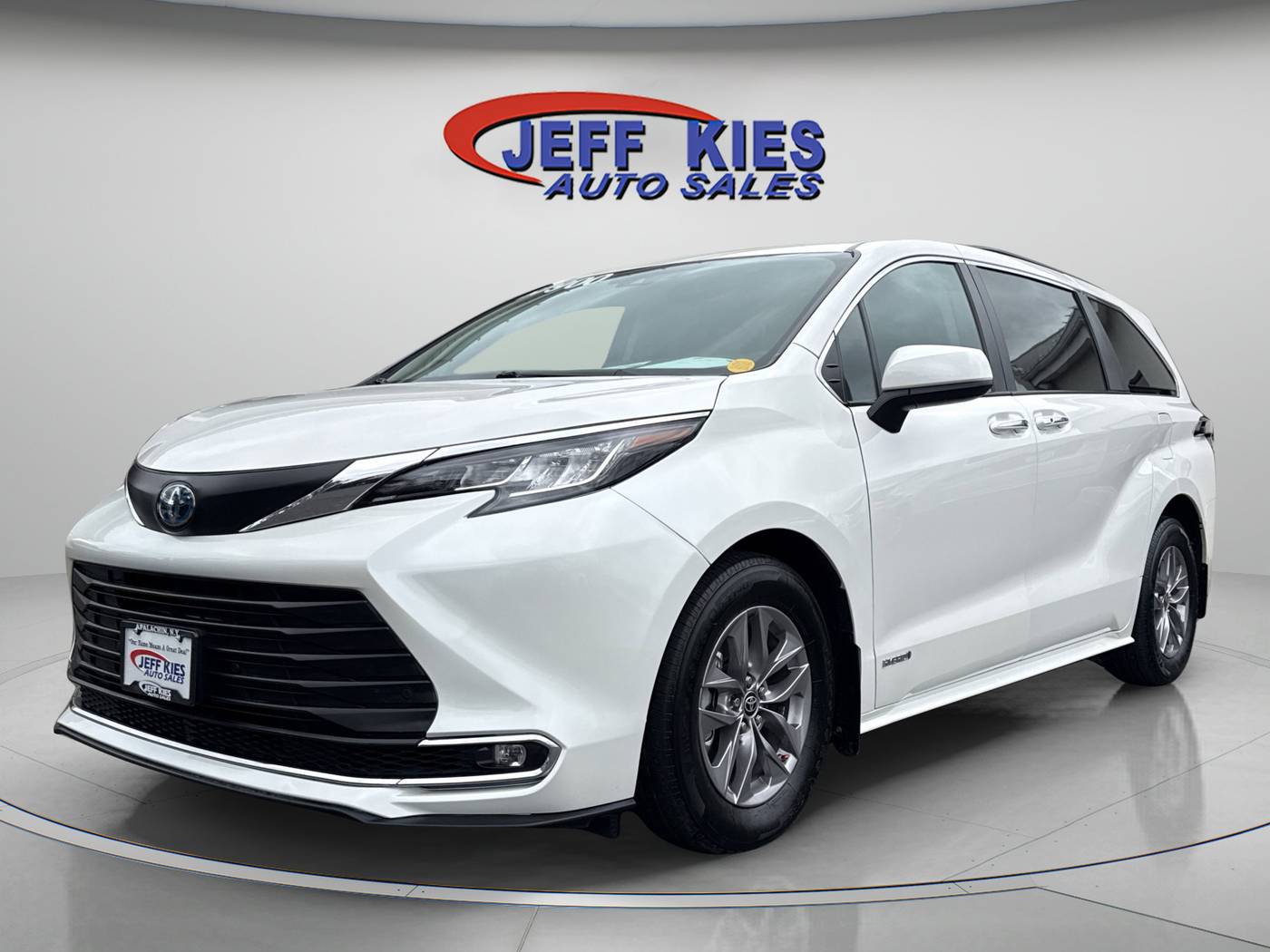 2021 Toyota Sienna XLE — Minivan — 60,000 mi — Apalachin, NY