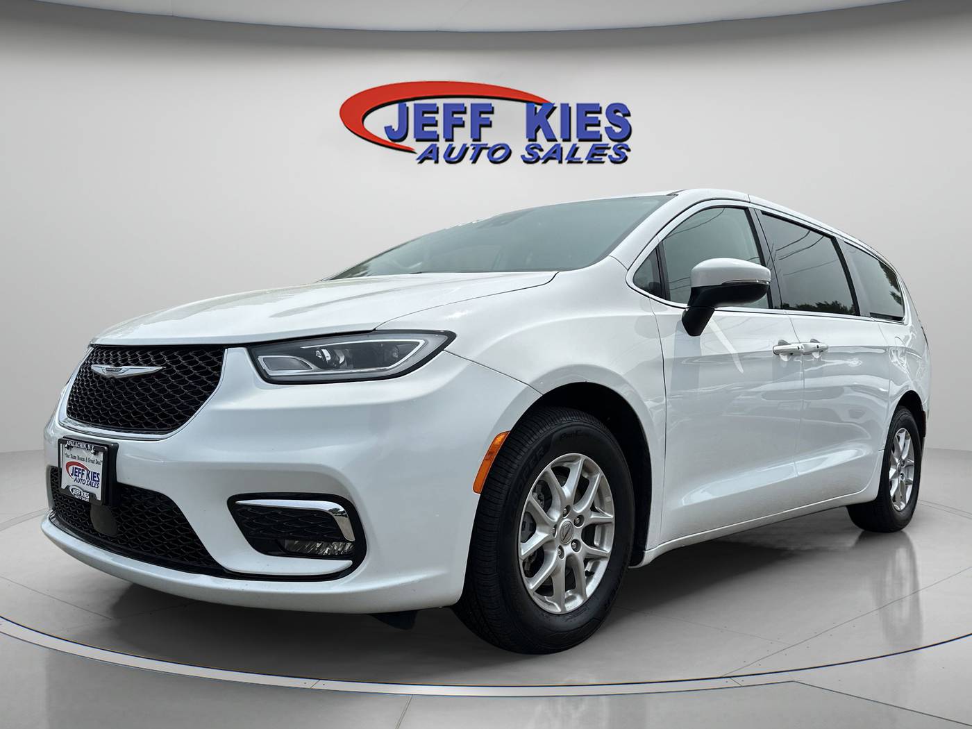 2023 Chrysler Pacifica Touring L — Minivan — 58,000 mi — Apalachin, NY