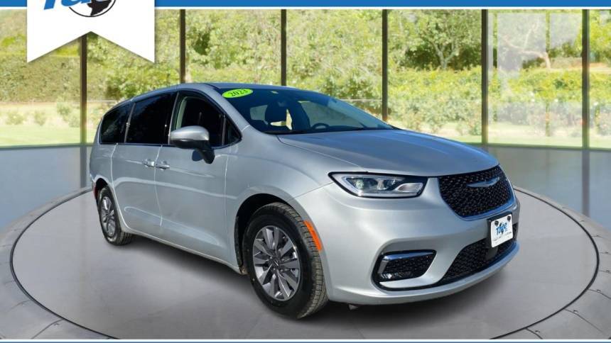 2023 Chrysler Pacifica Hybrid Touring L — Minivan — 30,204 mi — Frederick, MD
