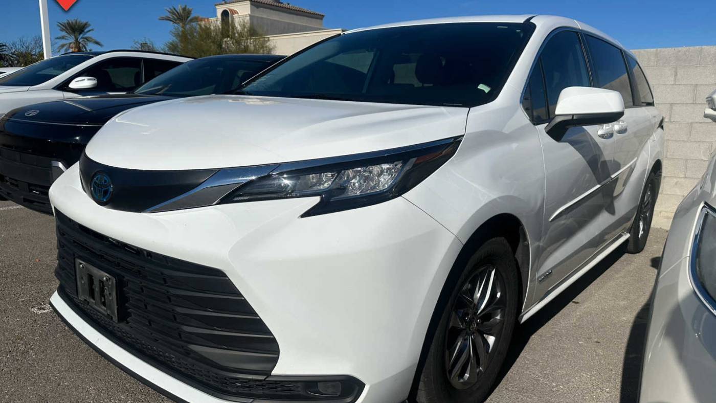 2021 Toyota Sienna LE — Minivan — 104,335 mi — Las Vegas, NV