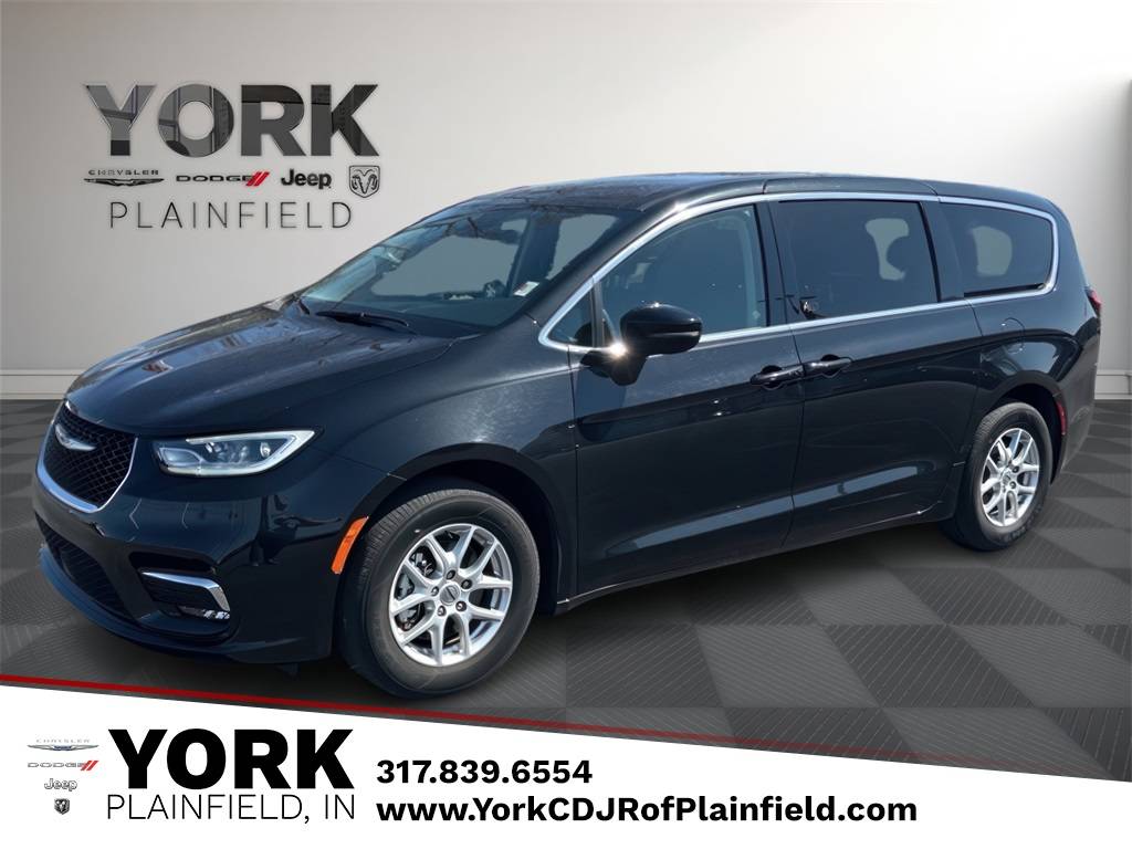 2023 Chrysler Pacifica Touring L — Minivan — 36,450 mi — Plainfield, IN
