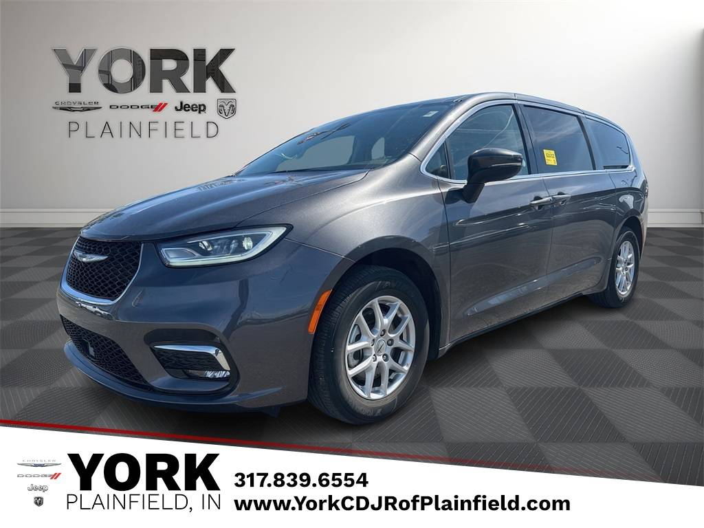 2023 Chrysler Pacifica Touring L — Minivan — 46,743 mi — Plainfield, IN