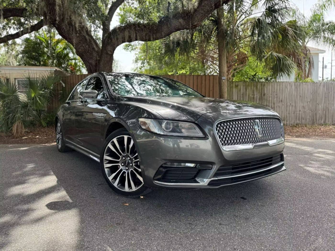 2017 Lincoln Continental Reserve — Sedan — 123,732 mi — Tampa, FL
