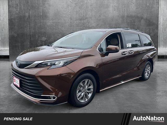 2024 Toyota Sienna XLE — Minivan — 4,590 mi — Austin, TX