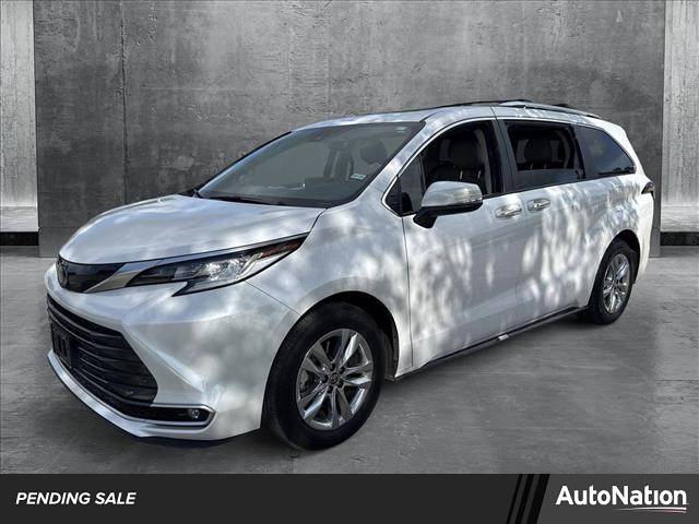 2023 Toyota Sienna Limited — Minivan — 17,029 mi — Austin, TX