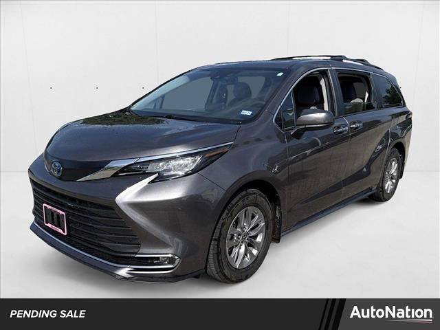 2022 Toyota Sienna XLE — Minivan — 76,385 mi — Austin, TX