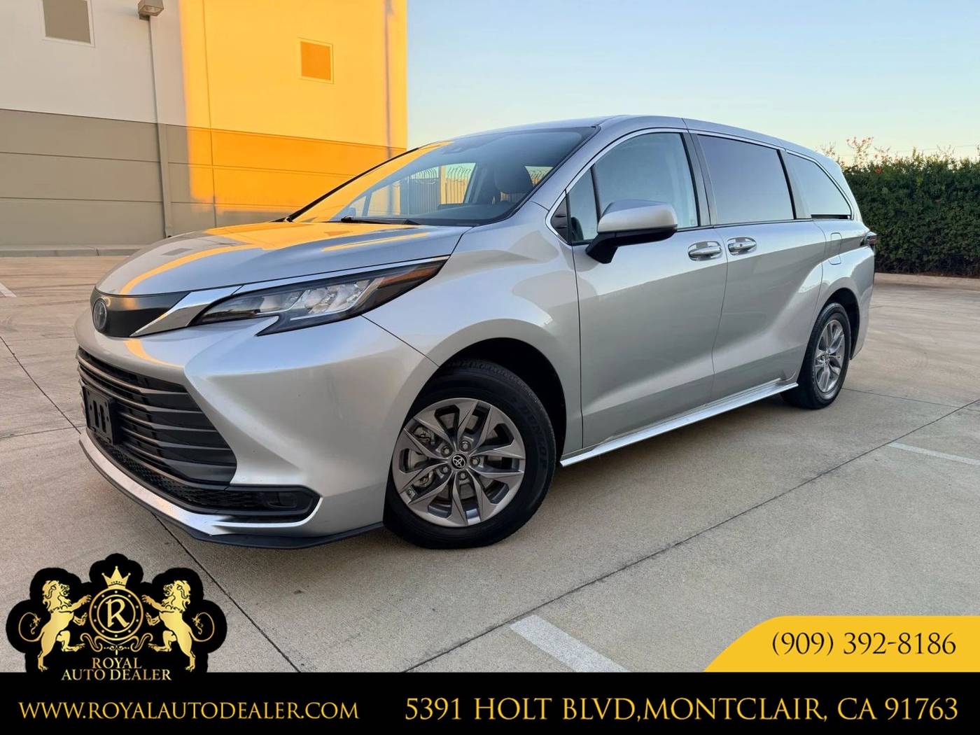 2022 Toyota Sienna LE — Minivan — 90,589 mi — Montclair, CA