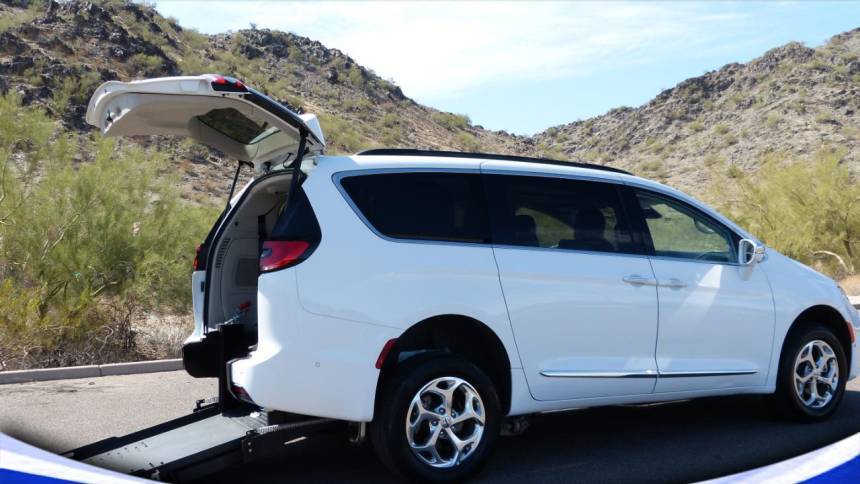 2022 Chrysler Pacifica Limited — Minivan — 35,509 mi — Phoenix, AZ