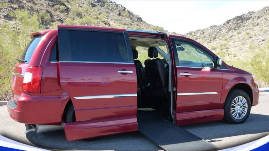2011 Chrysler Town & Country Limited — Minivan — 83,305 mi — Phoenix, AZ