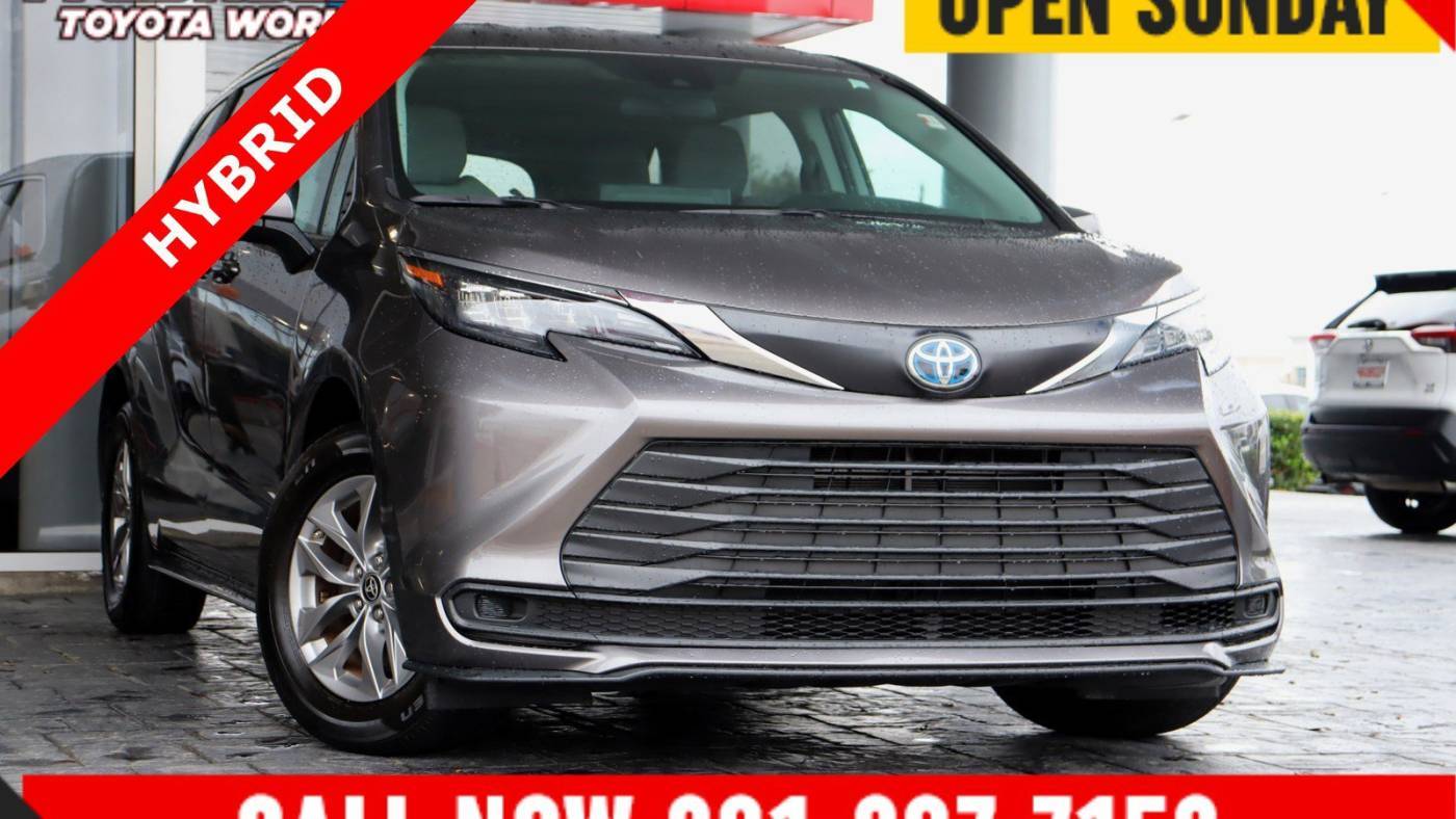 2024 Toyota Sienna LE — Minivan — 21,295 mi — Spring, TX