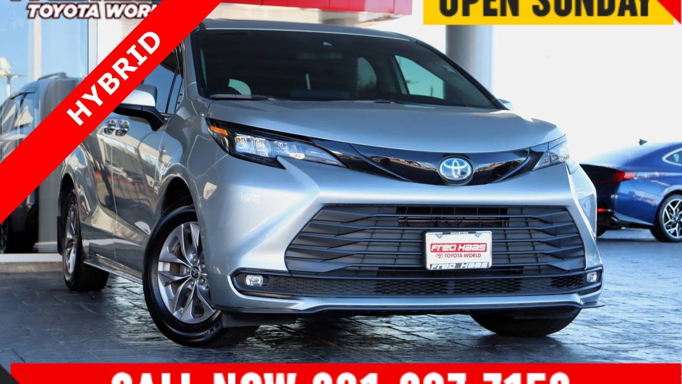 2024 Toyota Sienna LE — Minivan — 49,041 mi — Spring, TX