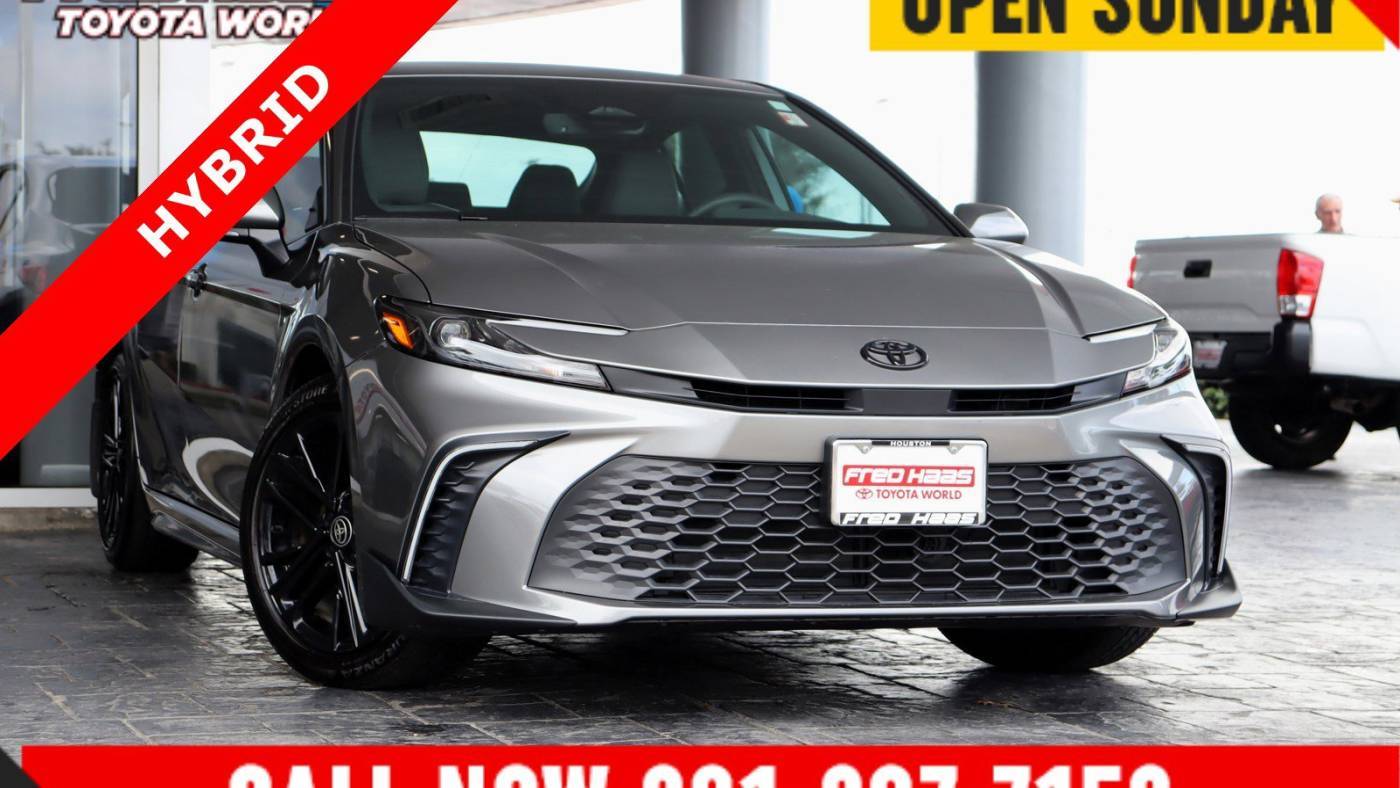 2025 Toyota Camry SE — Sedan — 10,788 mi — Spring, TX