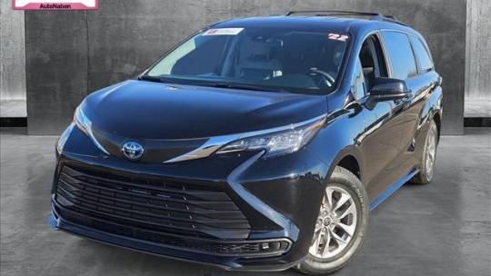 2022 Toyota Sienna LE 8-Passenger