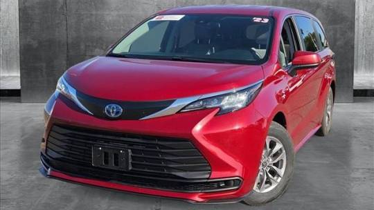 2023 Toyota Sienna LE 8-Passenger