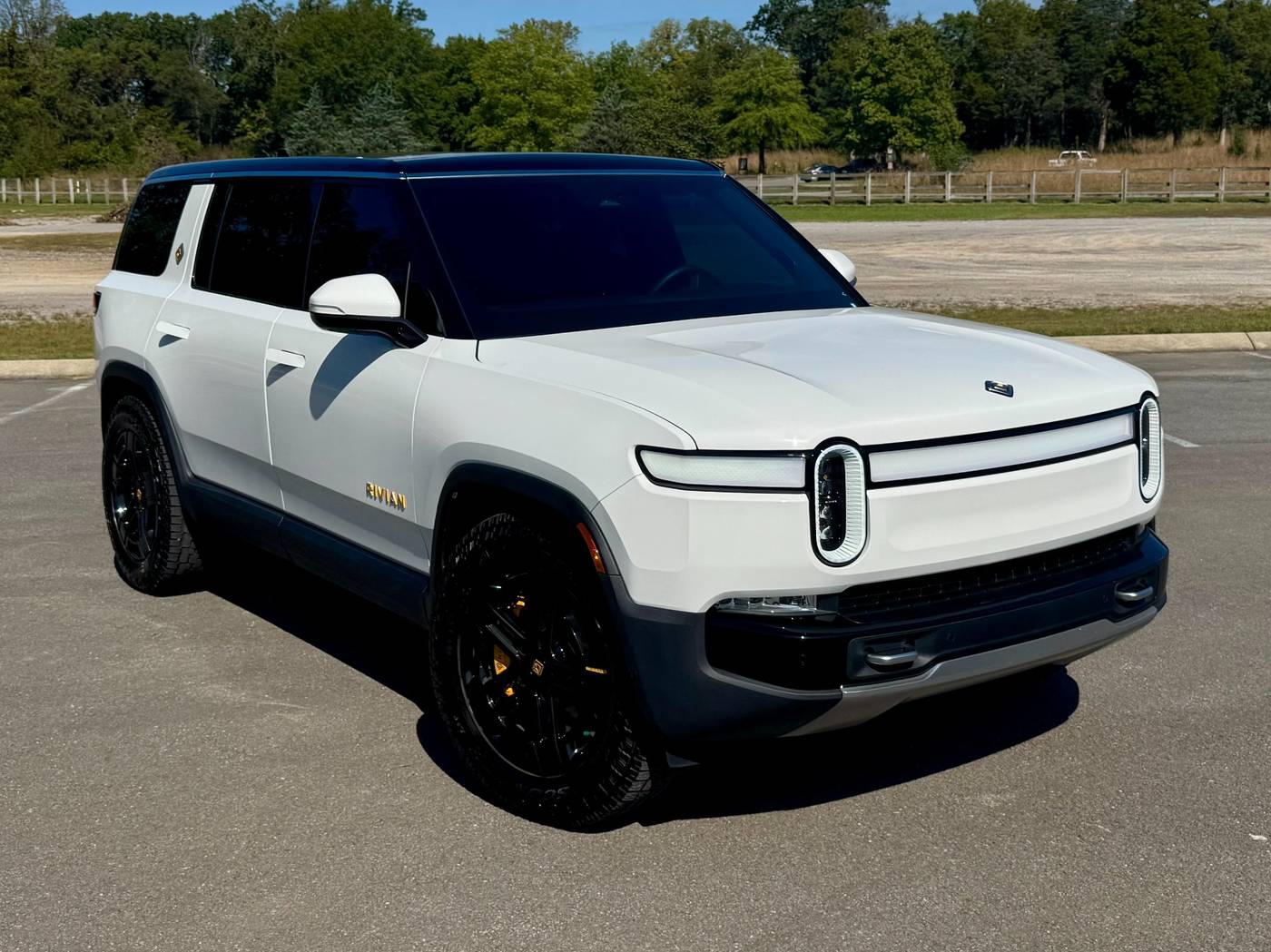 2022 Rivian R1S