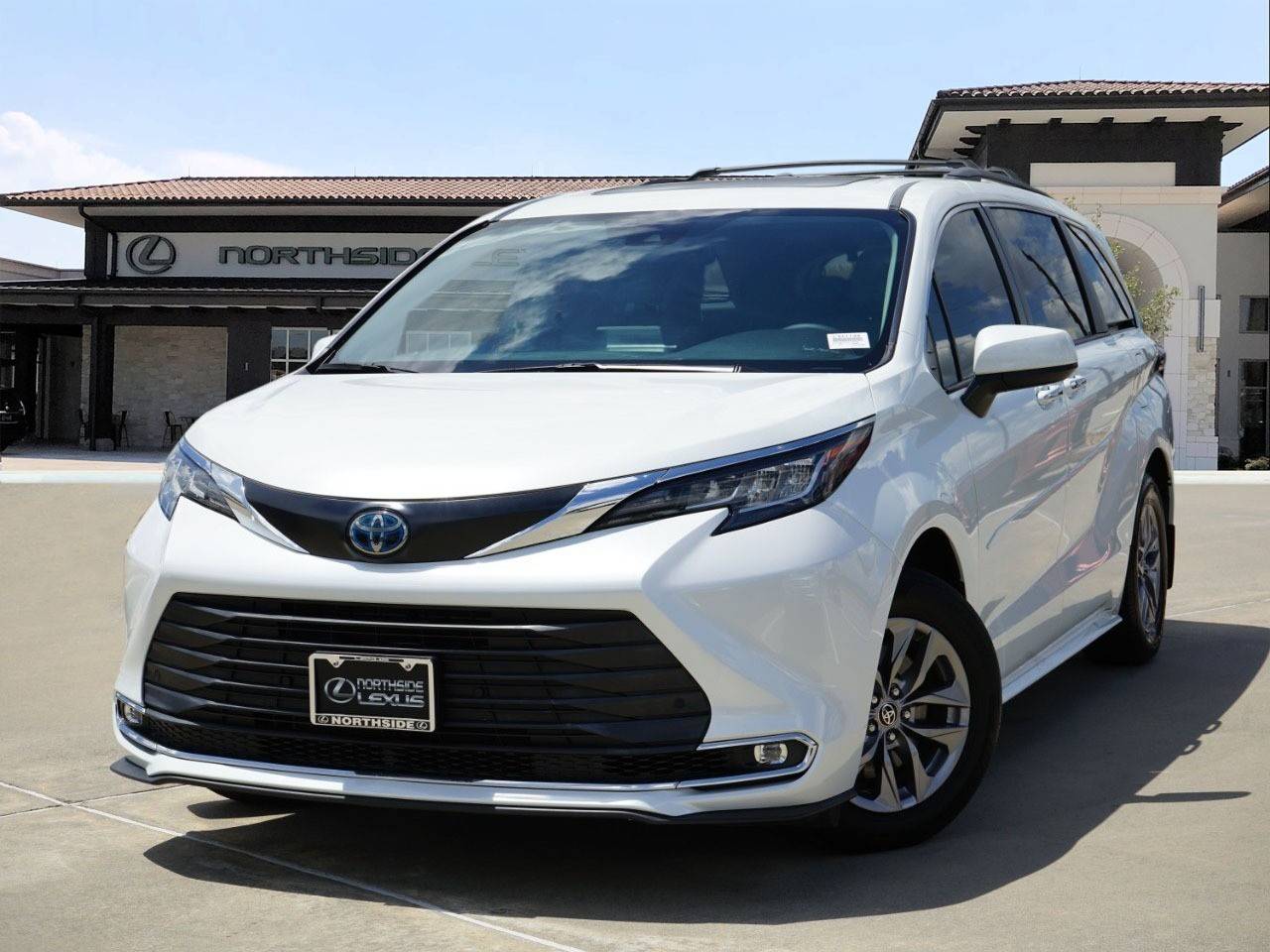 2022 Toyota Sienna XLE — Minivan — 33,865 mi — Spring, TX