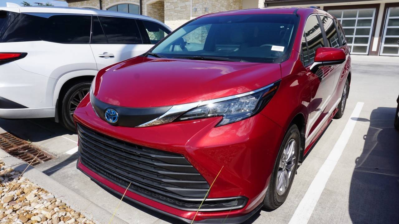 2025 Toyota Sienna LE — Minivan — 27,025 mi — Spring, TX