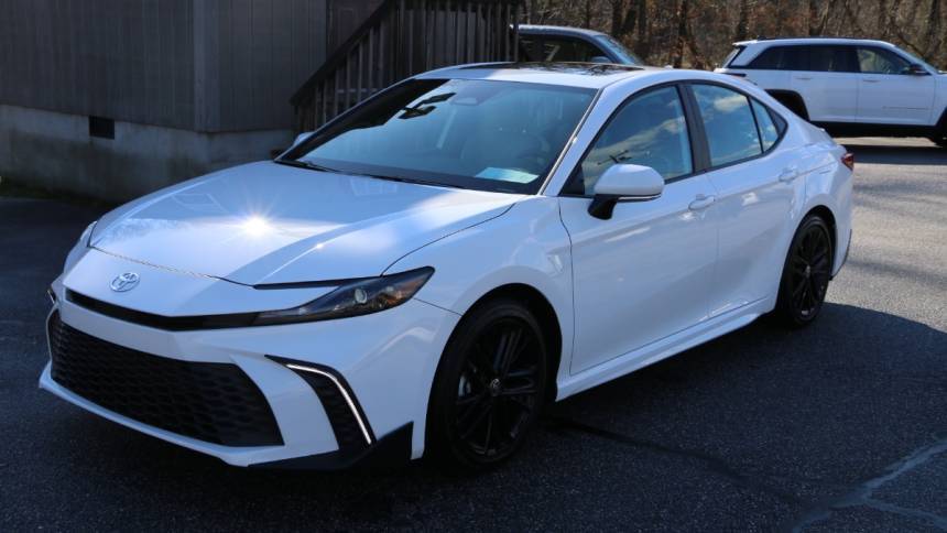 2025 Toyota Camry SE — Sedan — 6,418 mi — Lenoir, NC