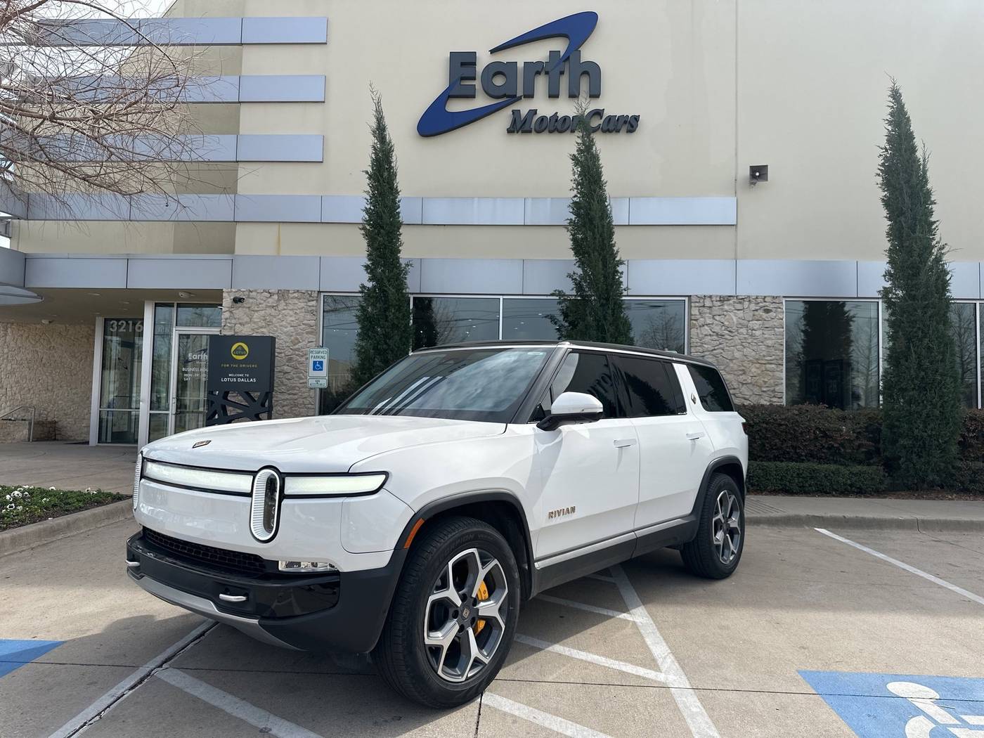 2023 Rivian R1S