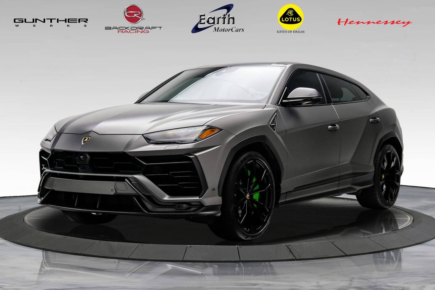 2022 Lamborghini Urus Standard