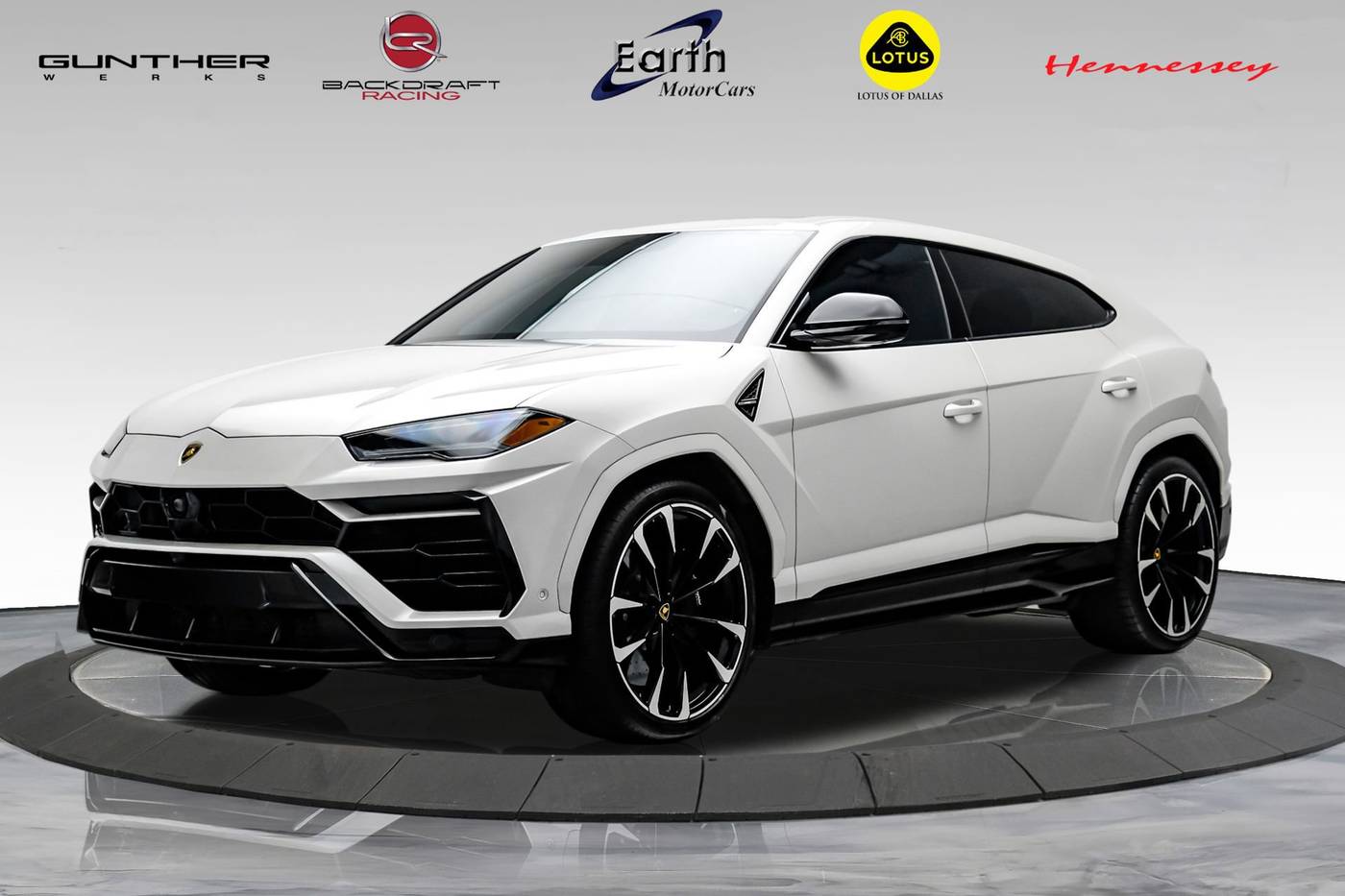 2022 Lamborghini Urus Standard