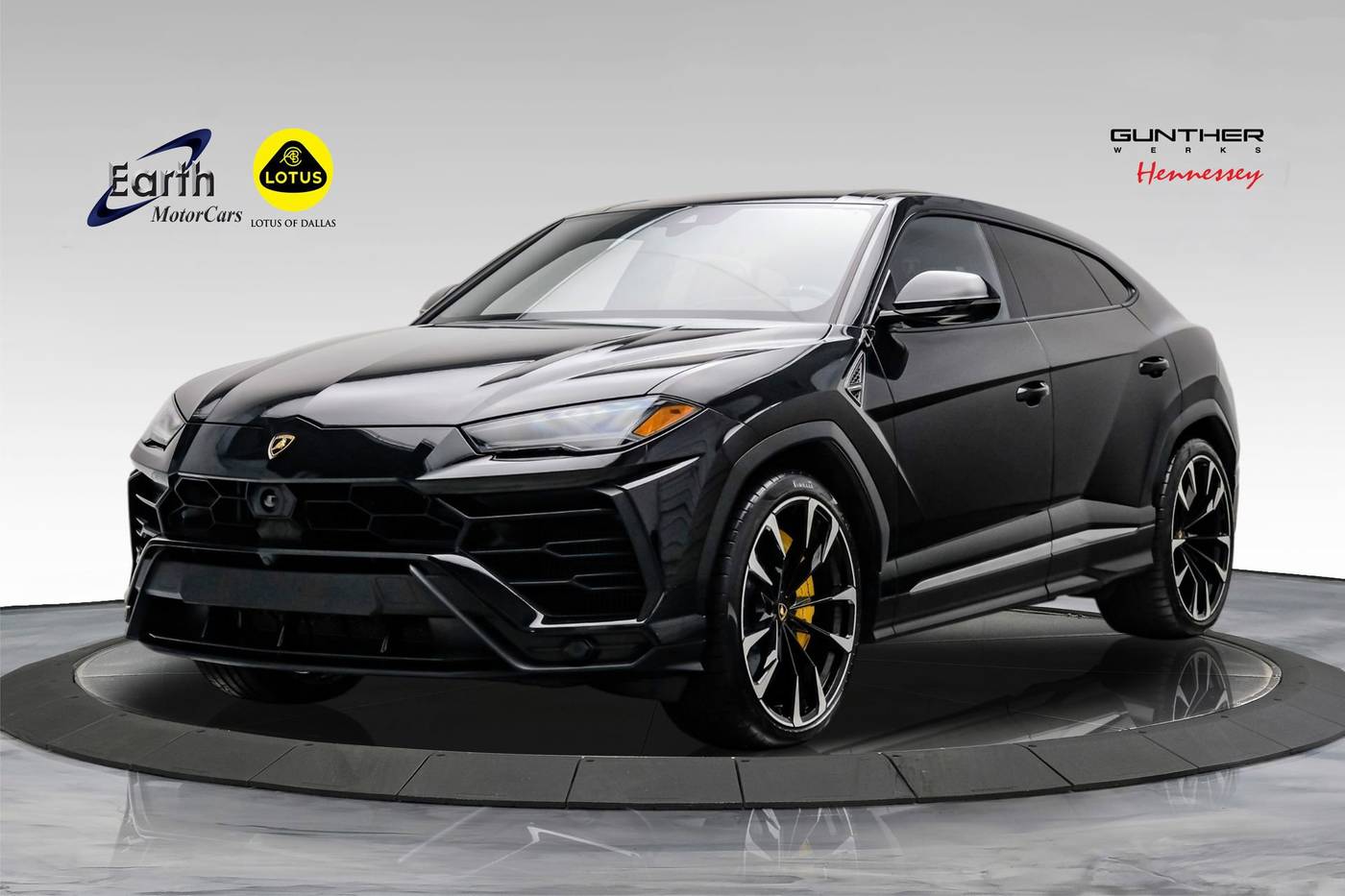 2022 Lamborghini Urus Standard