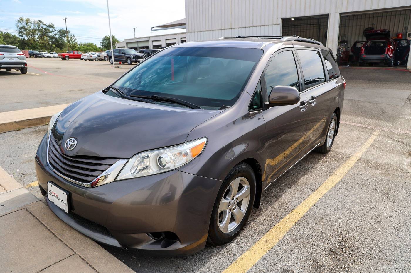 2016 Toyota Sienna LE — Minivan — 92,843 mi — San Antonio, TX