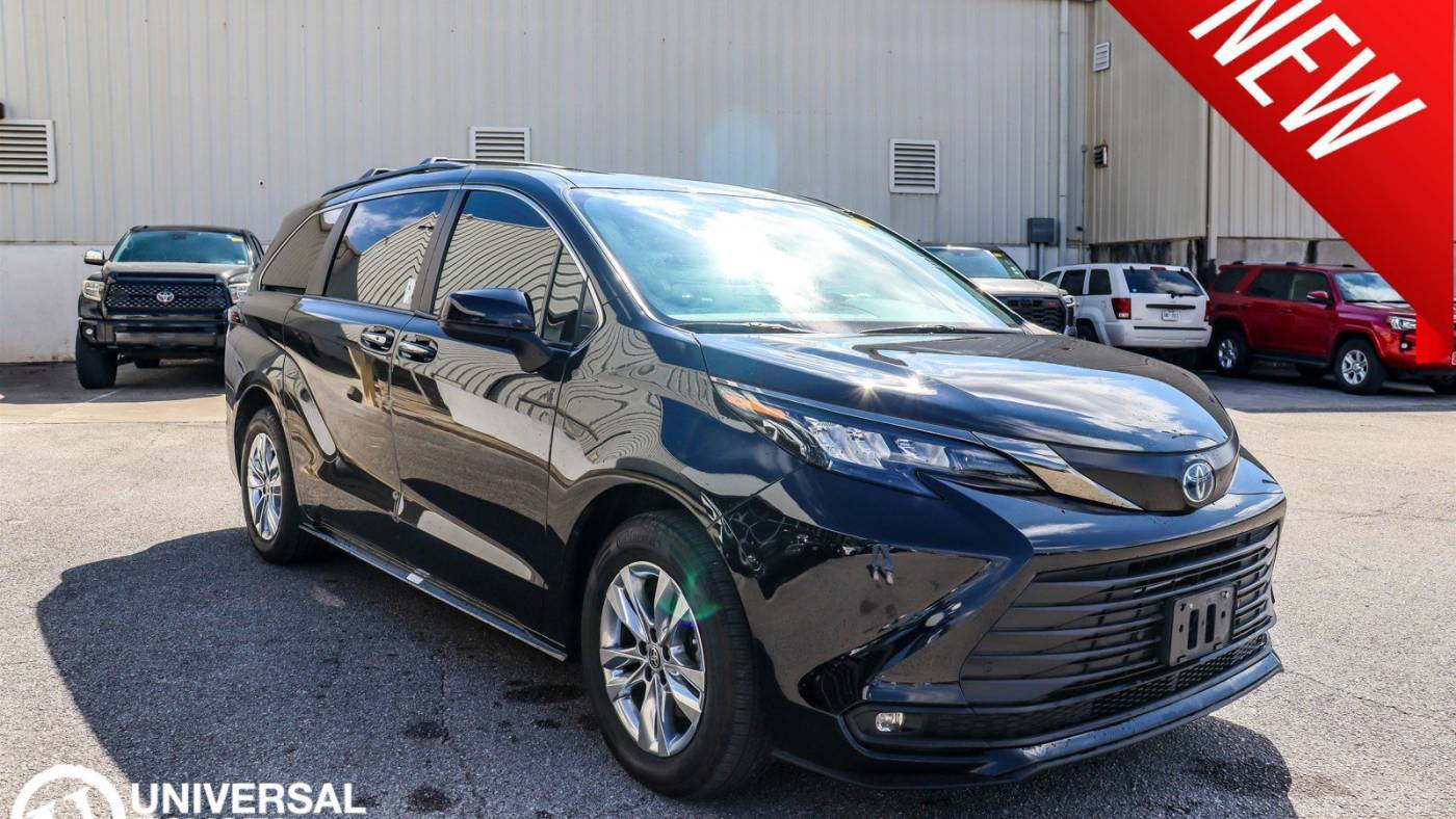2023 Toyota Sienna Woodland Edition — Minivan — 43,512 mi — San Antonio, TX