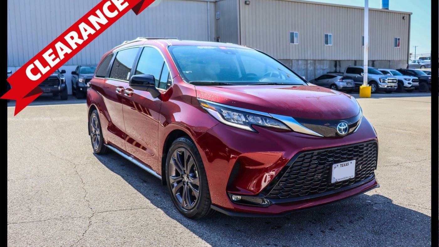 2024 Toyota Sienna XSE — Minivan — 8,477 mi — San Antonio, TX