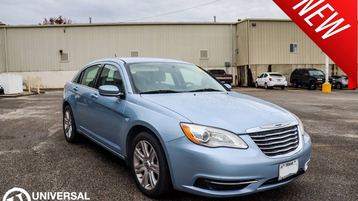 2013 Chrysler 200 Touring — Sedan — 106,113 mi — San Antonio, TX