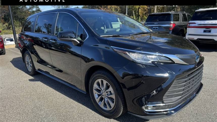 2022 Toyota Sienna XLE — Minivan — 56,571 mi — Marietta, GA