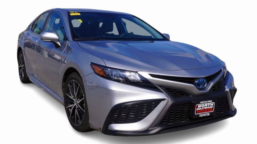 2022 Toyota Camry Hybrid SE — Sedan — 32,692 mi — North Hollywood, CA