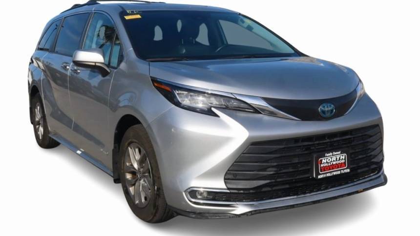 2021 Toyota Sienna XLE — Minivan — 32,967 mi — North Hollywood, CA