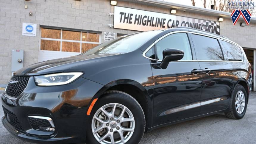 2022 Chrysler Pacifica Touring L — Minivan — 71,418 mi — Waterbury, CT