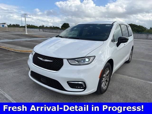 2024 Chrysler Pacifica Touring — Minivan — 10,927 mi — Coconut Creek, FL