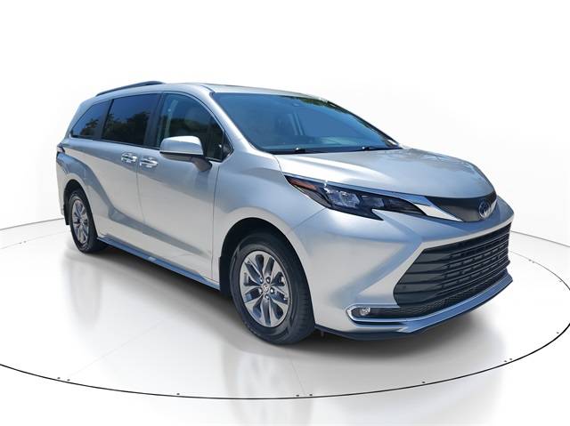 2024 Toyota Sienna XLE — Minivan — 42,386 mi — Coconut Creek, FL