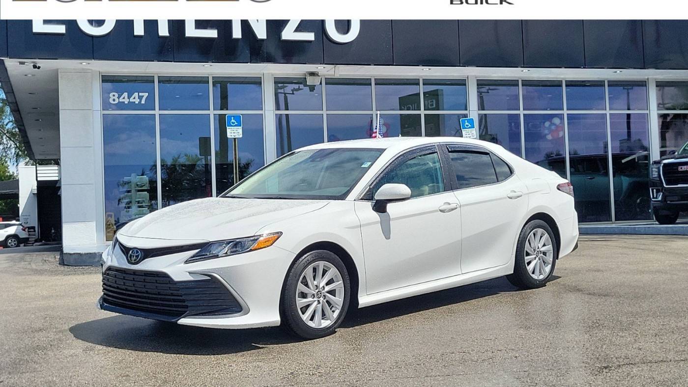 2022 Toyota Camry LE — Sedan — 23,401 mi — Doral, FL