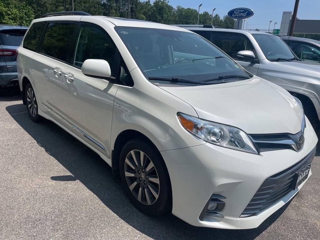 2020 Toyota Sienna XLE — Minivan — 25,279 mi — Richmond, VA