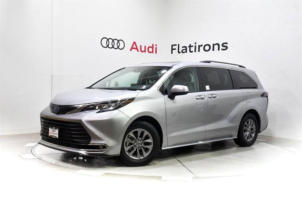 2023 Toyota Sienna XLE — Minivan — 53,429 mi — Broomfield, CO