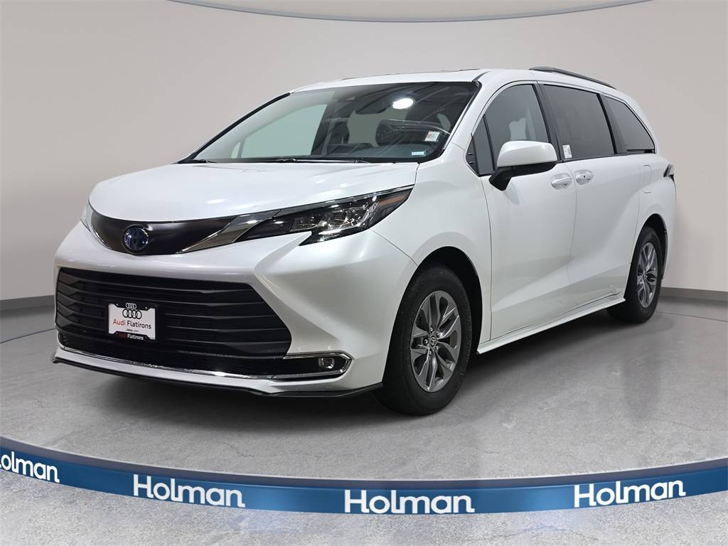 2023 Toyota Sienna XLE — Minivan — 57,001 mi — Broomfield, CO