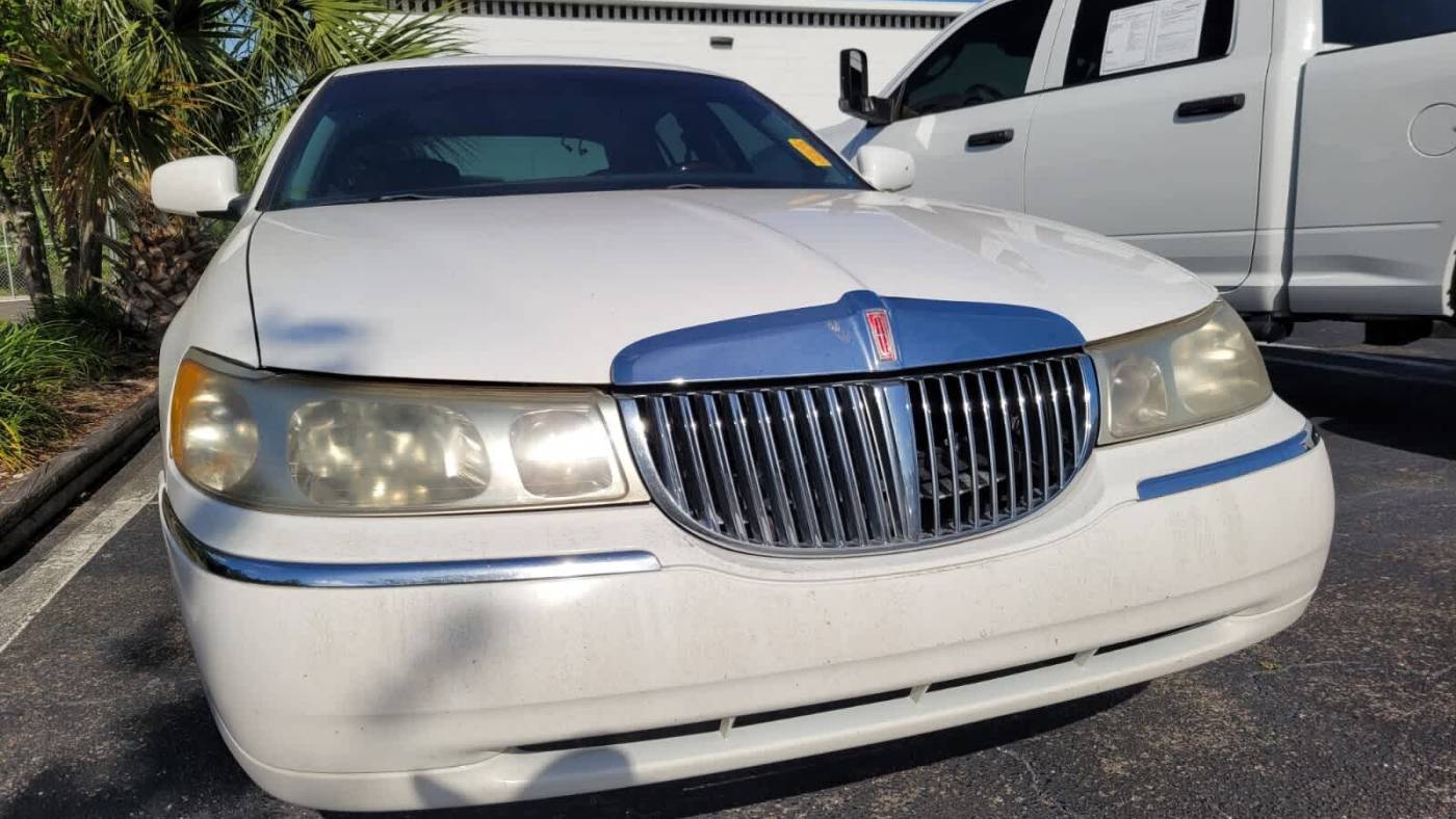 2001 Lincoln Town Car Executive