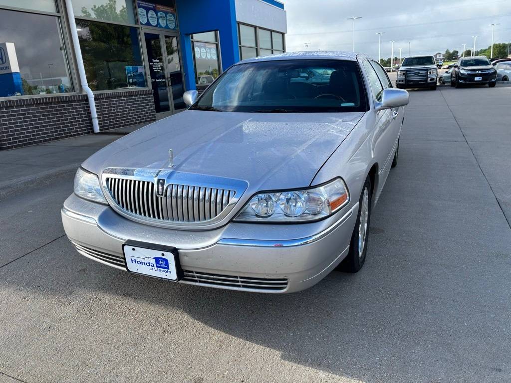 2011 Lincoln Town Car Signature Limited — Sedan — 67,341 mi — Lincoln, NE