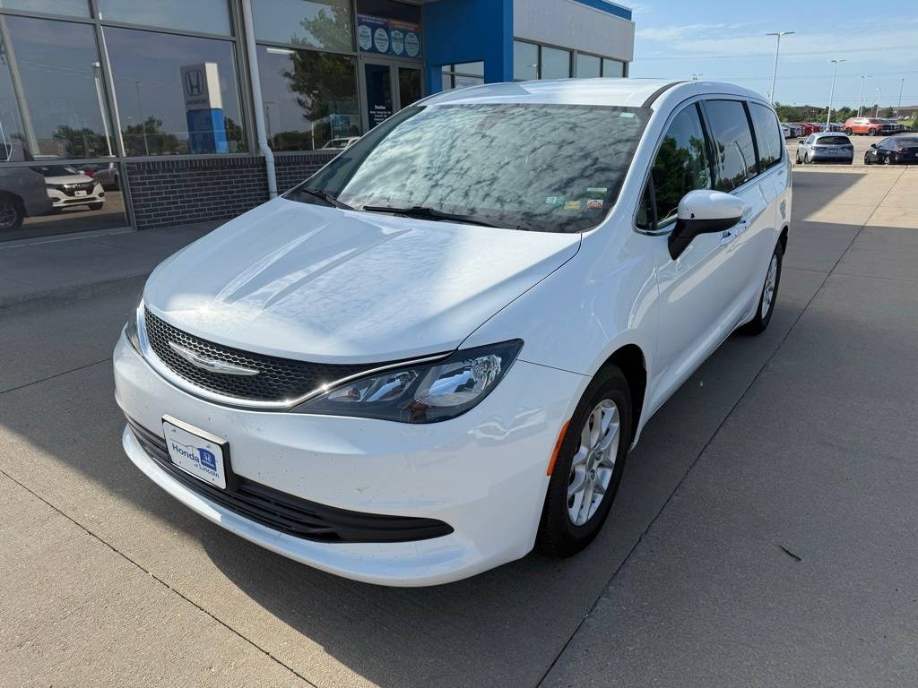 2017 Chrysler Pacifica Touring — Minivan — 65,109 mi — Lincoln, NE