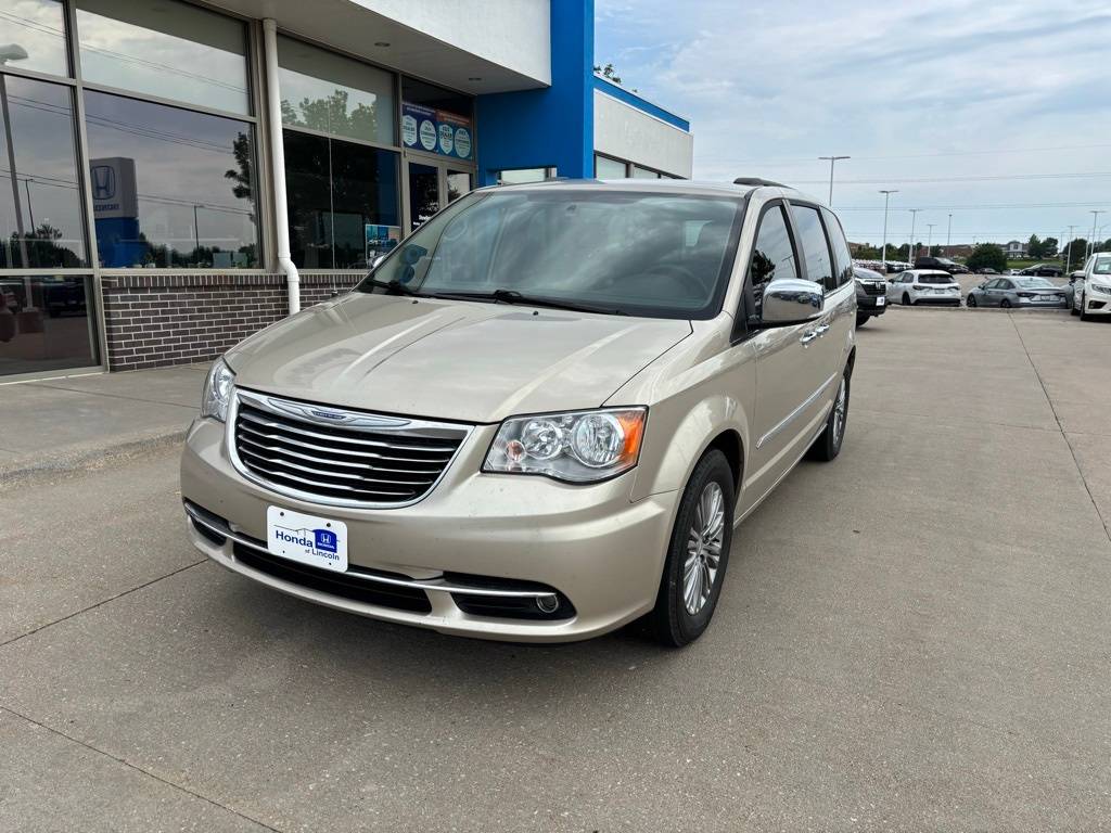 2016 Chrysler Town & Country Touring-L — Minivan — 103,918 mi — Lincoln, NE