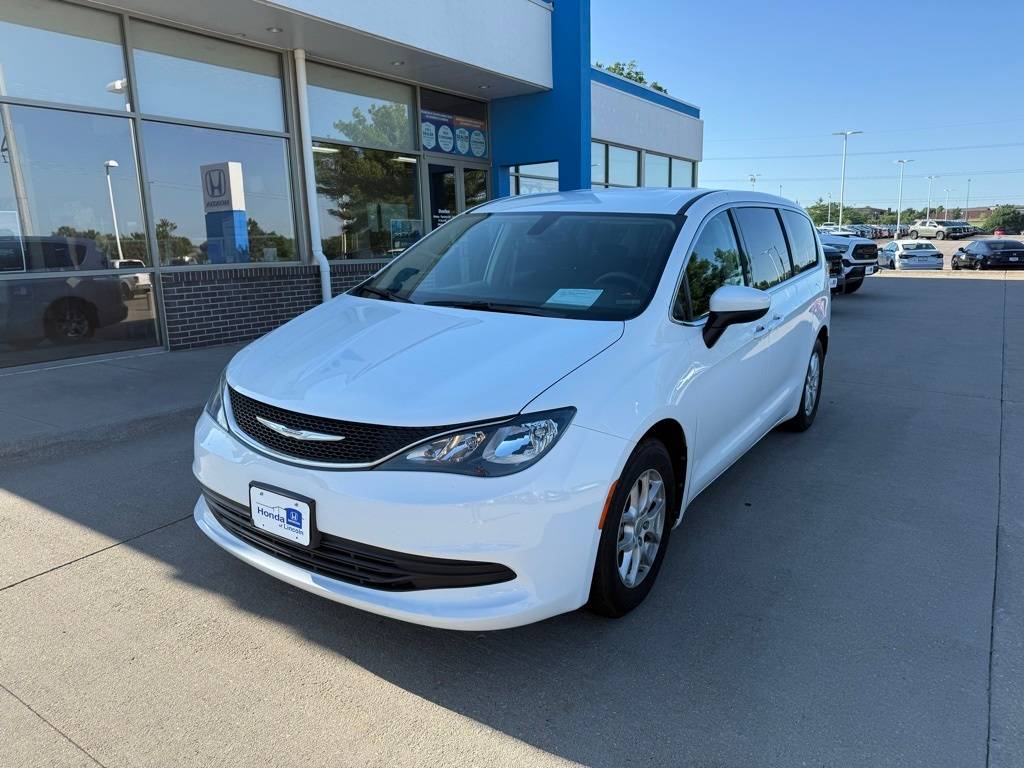 2017 Chrysler Pacifica LX — Minivan — 49,809 mi — Lincoln, NE